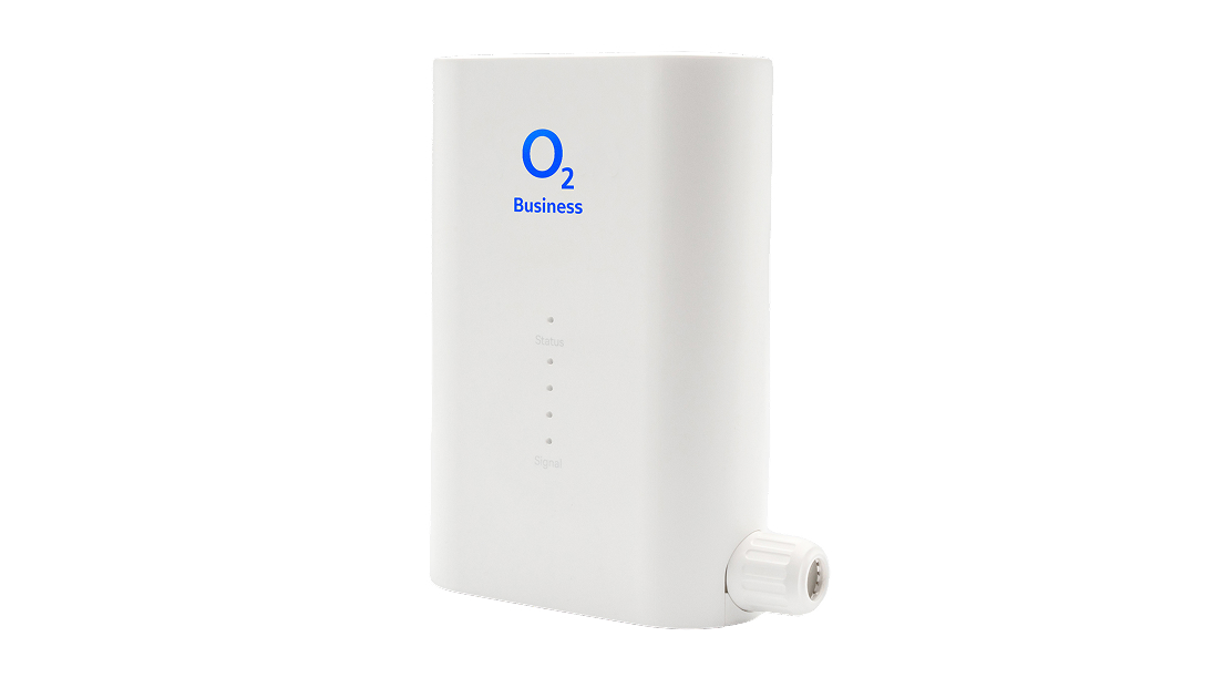 Weißes O2 Business Mobilfunk-Modem mit LED-Anzeigen und seitlichem Anschluss vor hellem Hintergrund.