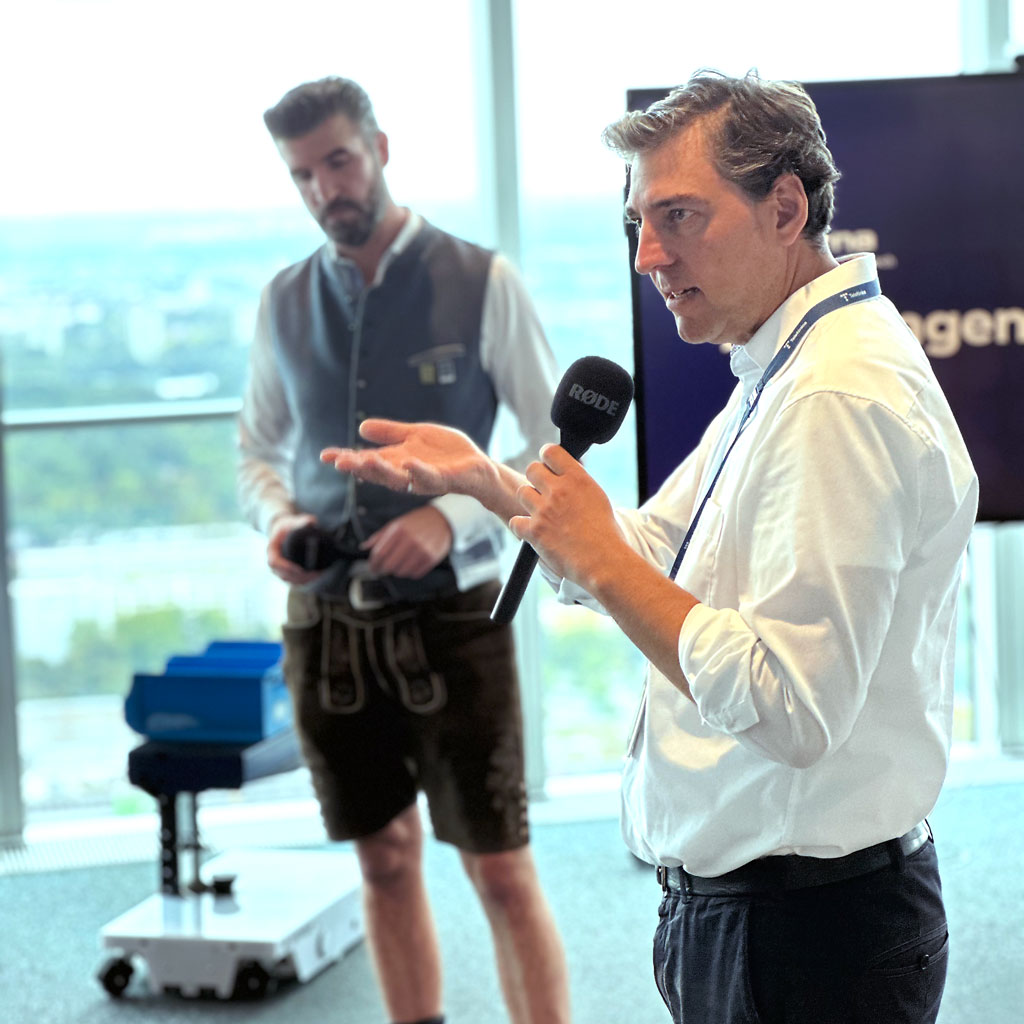 Till Jonas Fuhlbrück von o2 Business spricht beim BE-terna Event im o2 Tower über die KI-Strategie und den Weg von o2 Telefónica zur „AI first company“.