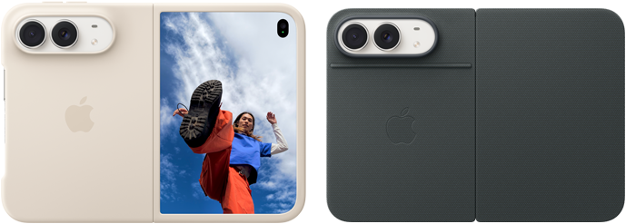 iPhone Duo, Farbe Sternenweiß in Silikon Case in Sand, Querformat, vollständig geöffnet, Dual Fusion Kameras oben links, das Case bedeckt die Rückseite und den äußeren Rand des Displays, die rechte Seite zeigt das Porträt einer Person auf dem äußeren Display. iPhone Duo, Farbe Sternenweiß, aufgestellt mit dem Folio mit Standfuß in Navyblau, vollständig geöffnet im Querformat, Rückseite mit den 48 MP Dual Fusion Rückkameras, zwei Objektive