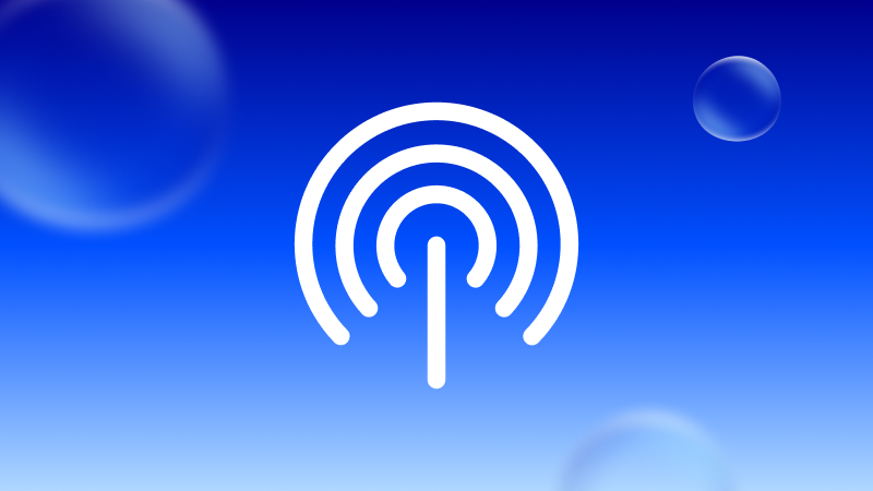 Weißes Funksignal-Symbol vor blauem Farbverlauf